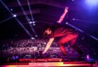 Skrillexが上海のショーの最中に行ったCDJを踏みつける行為にネット騒然！