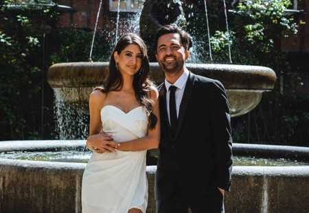 砂漠の上でサプライズプロポーズを成功させたDeniz Koyuが結婚したことを報告！