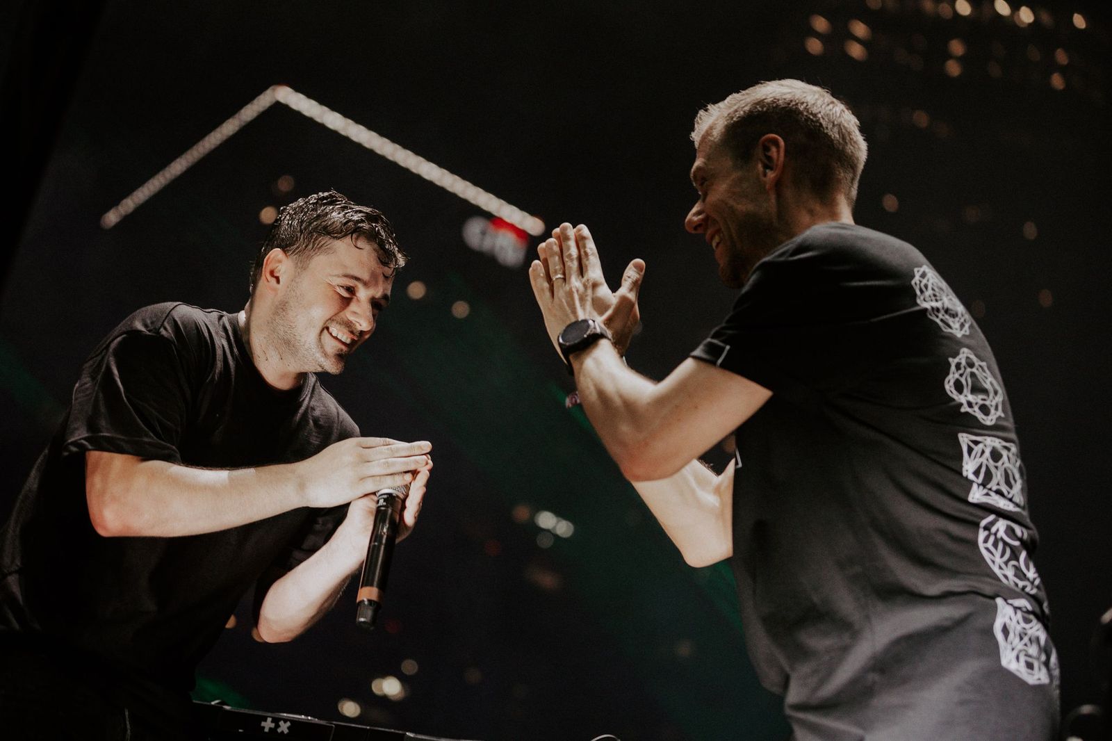 Martin GarrixとArmin van Buurenによる豪華初コラボが実現!「Ultra Music Festival 2025」にて初披露されたファン待望のコラボ曲”Sleepless Nights”がついにリリース!